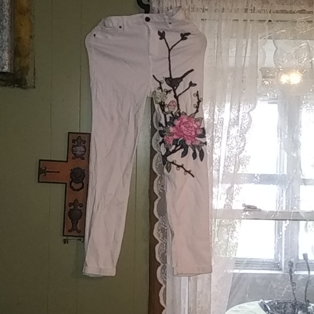 White embroidered jeans